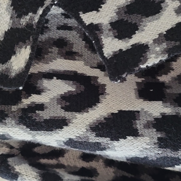 LIZ CLAIBORNE WOMENS PLUS SIZE GRAY/BLACK ANIMAL PRINT FRONT BUTTON SWEATER PXXL - Picture 7 of 16